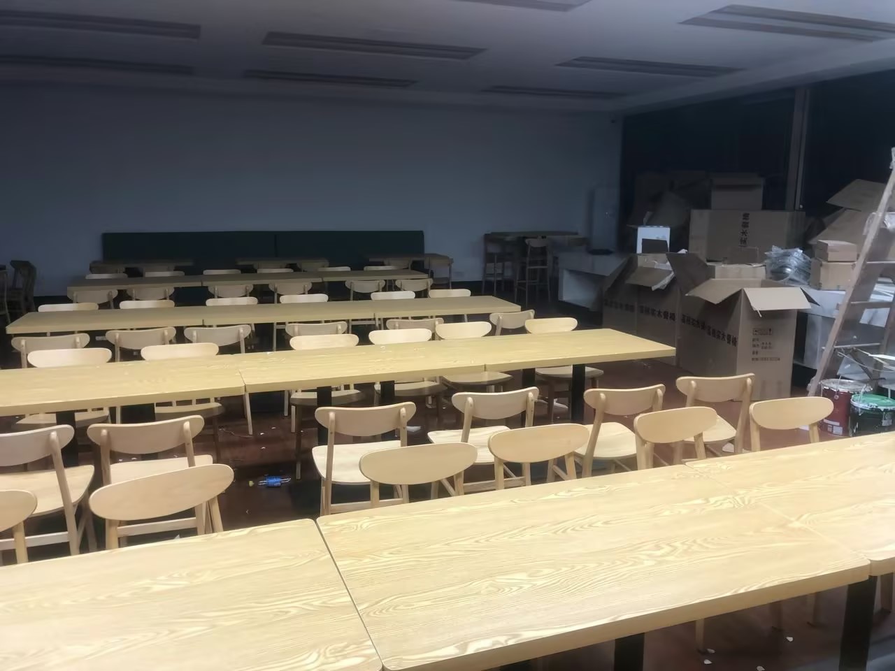 餐飲家具廠家哪里最多及有哪些優(yōu)勢