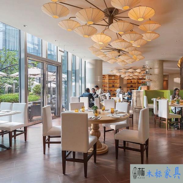 酒店餐桌椅該如何選擇選擇？酒店家具廠(chǎng)家解析 